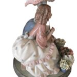 Statua Vendendo fiori di Lladrò