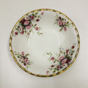 Coppetta Cottage Garden Royal Albert