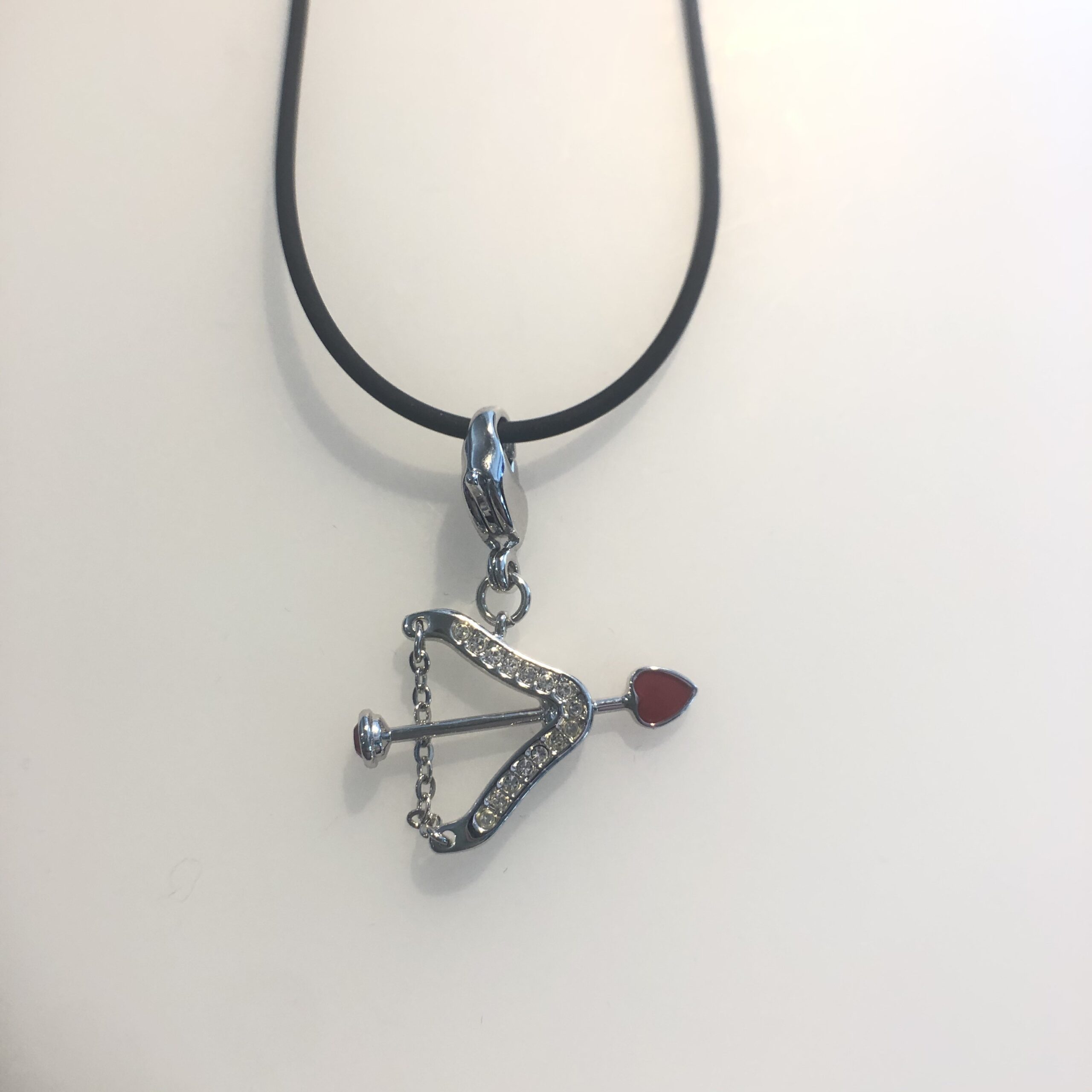 Collana Charm Cupid Arc Swarovski con cordoncino