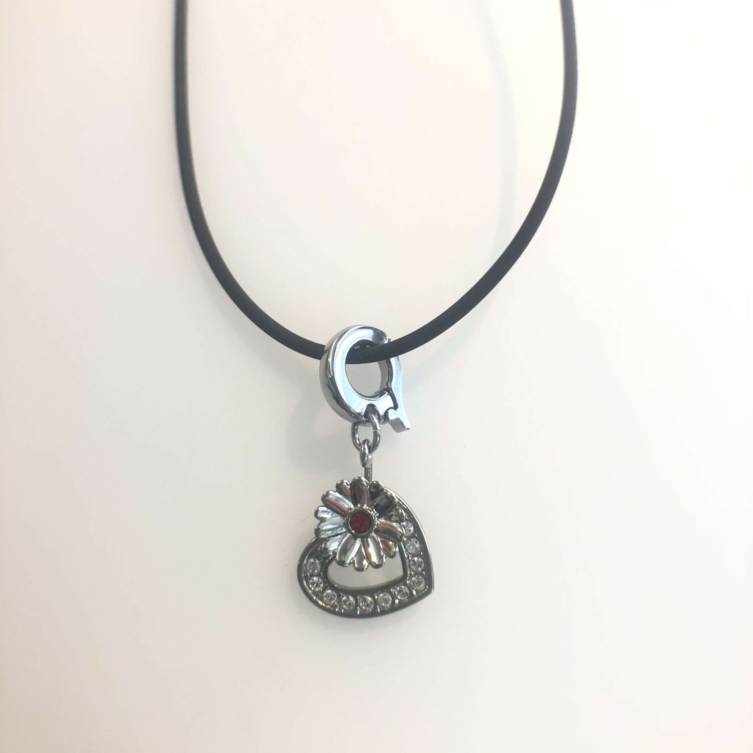 Collana Charm Cuore con fiore Swarovski con cordoncino
